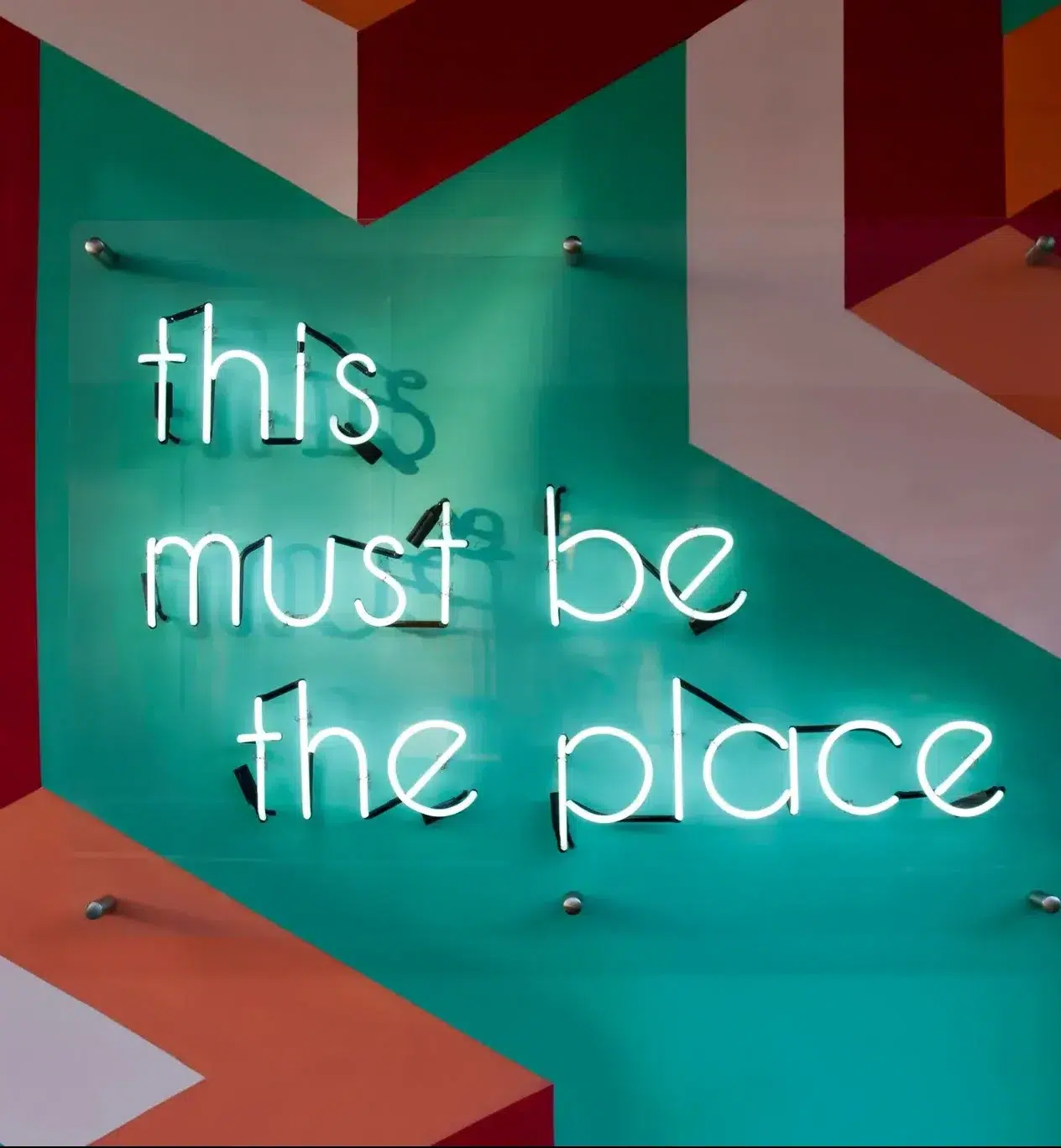 a typographie est un élément essentiel du graphisme et de la communication visuelle.